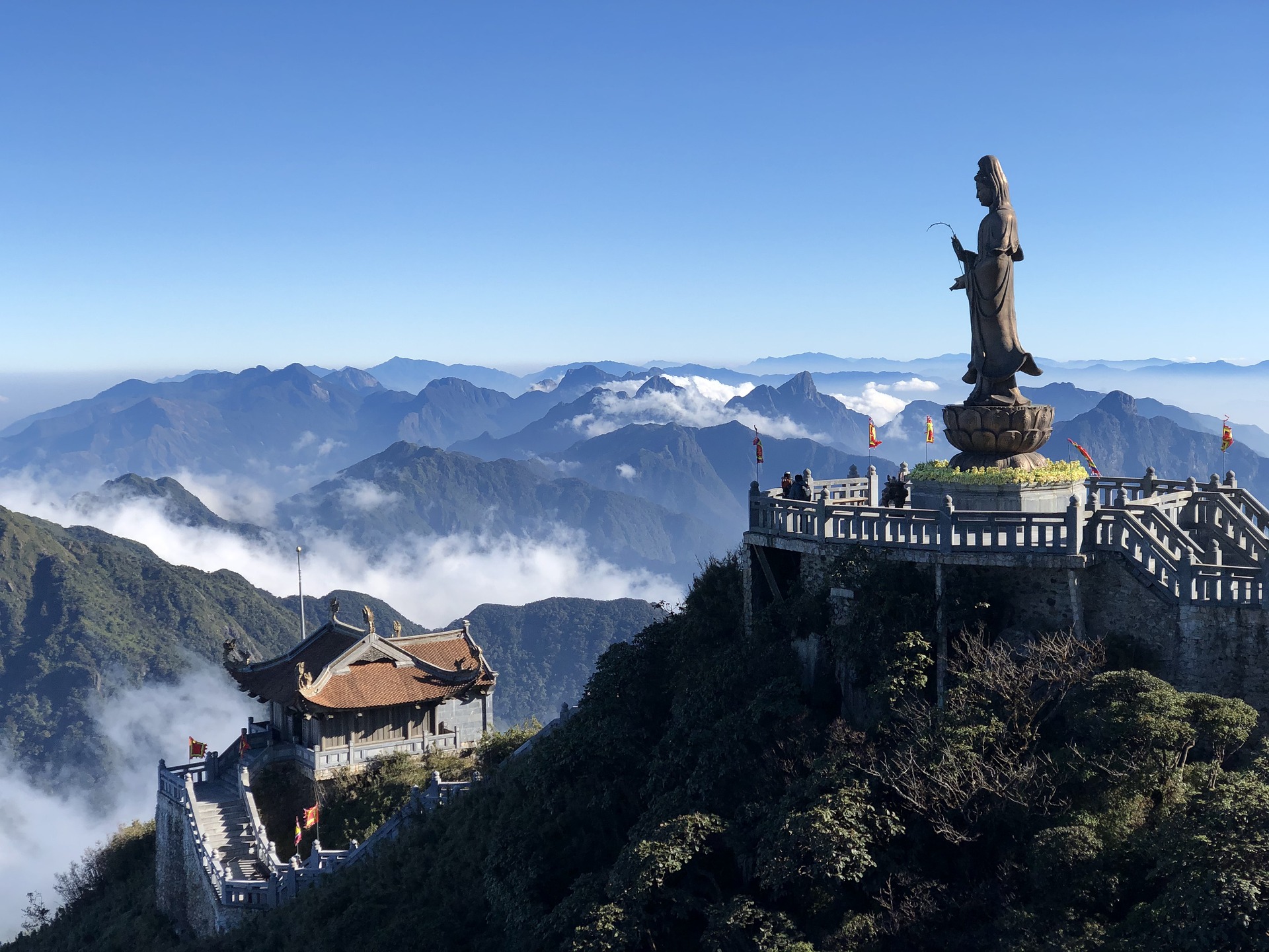 athree23-mountain-4856316_1920