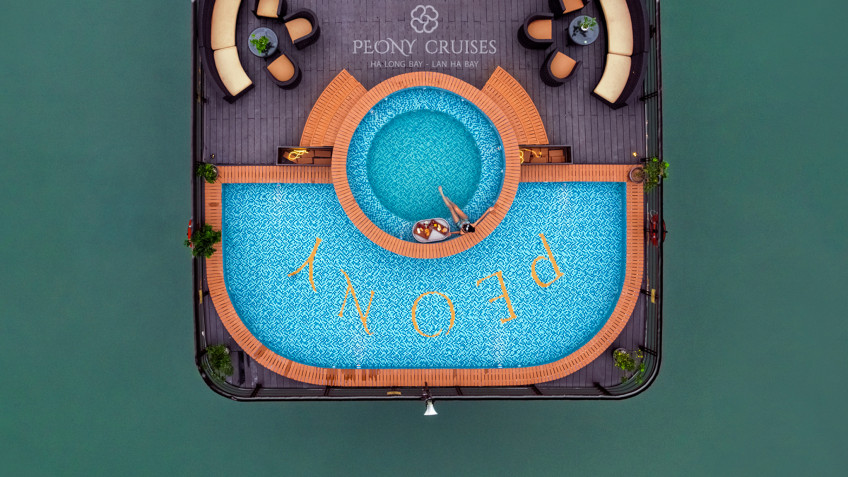 colorful-outdoor-jacuzzi-640e919548d0e
