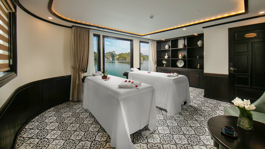 grand-spa-with-high-end-amenities-643caf81672e1
