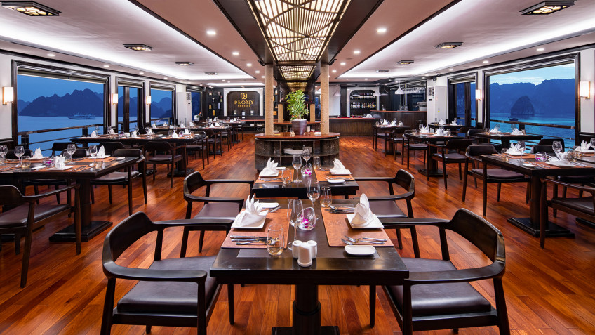 grand-wooden-restaurant-640e915480560